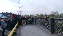 Քաղաքացին սպառնում է Կիևյան կամրջից ցած նետվել