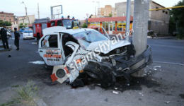 Ողբերգական ավտովթար Երևանում. բախվել են Ford Transit-ն ու Renault-ն. կա 1 զոհ, 3 վիրավոր. բժիշկները պայքարում են 2-ի կյանքի համար