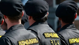 Քաղաքացիական հագուստով ոստիկանները բերման են ենթարկել մի խումբ ակտիվիստների