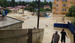 Արտակարգ իրավիճակ Արթիկում. քաղաքում ջրհեղեղ է, մարդիկ տարհանվում են
