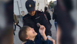 Մոսկվայում ձերբակալել են երեխայի, որը բարձրաձայն «Համլետ» էր ընթերցել (տեսանյութ)